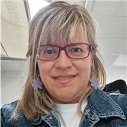 Diplomata alla scuola Superiore per Interpreti di Milano impartisce lezioni di inglese a studenti di scuole medie e superiori